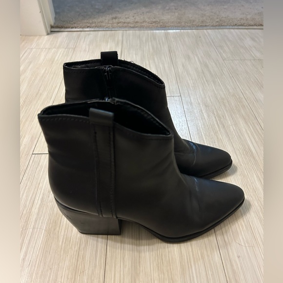 Naturalizer Fairmont Black Leather Bootie - Picture 9 of 13